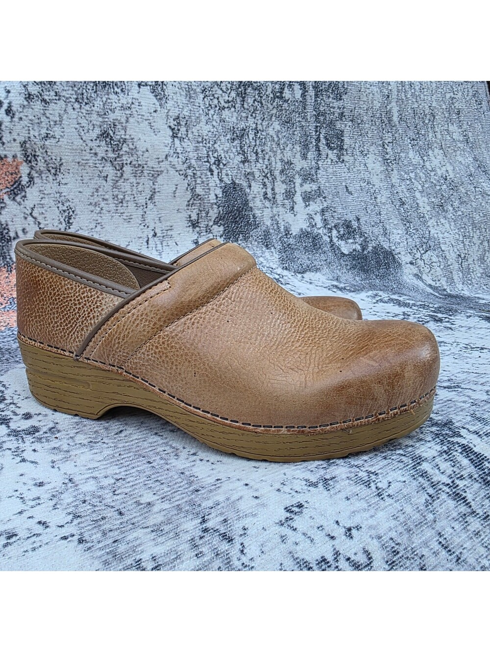 Perfectly worn tan Leather Danskos